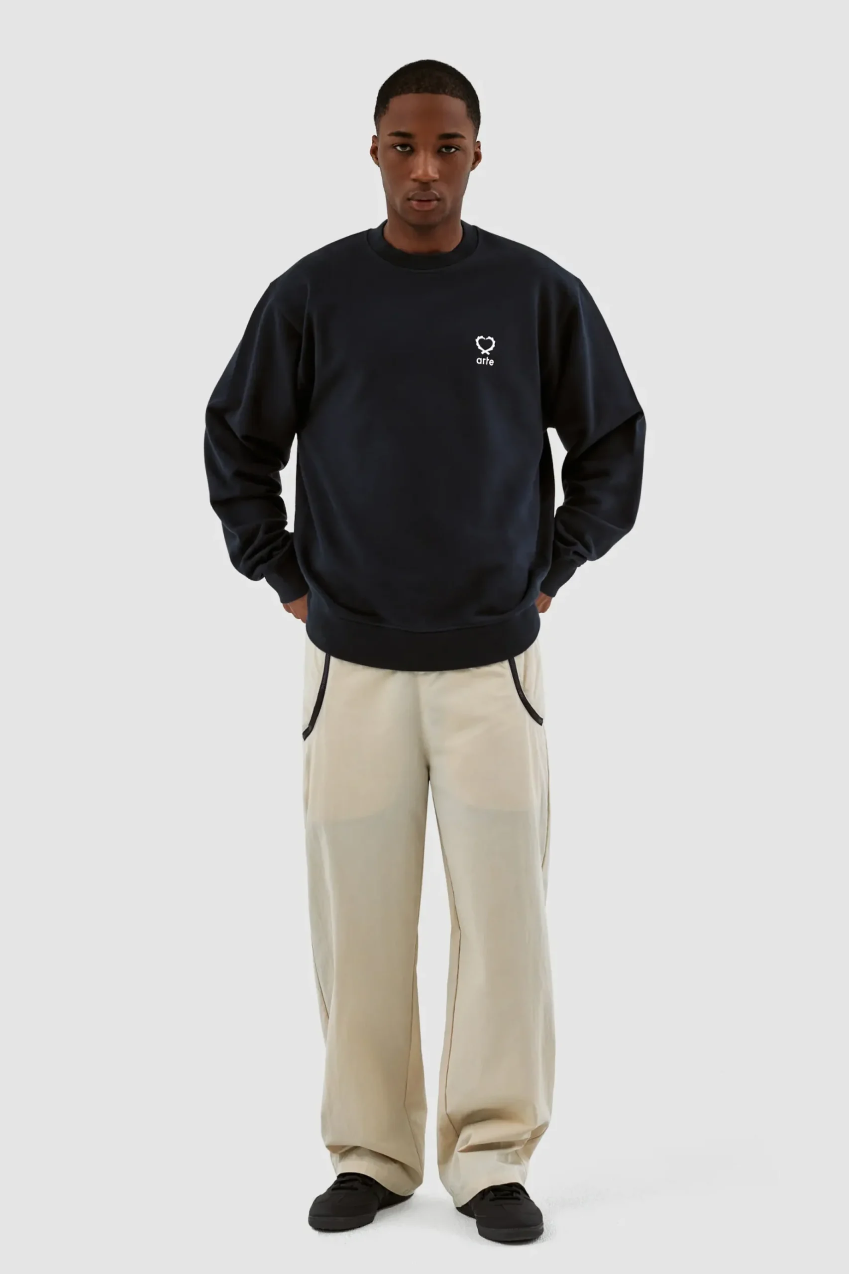 Arte Antwerp Carlos Small Heart Crewneck